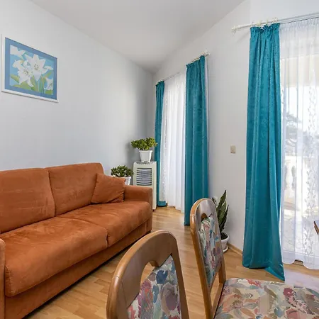 Cozy In With Wifi Apartment Crikvenica
